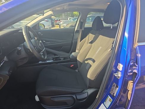 Used 2025 Hyundai Elantra SEL FWD image 3