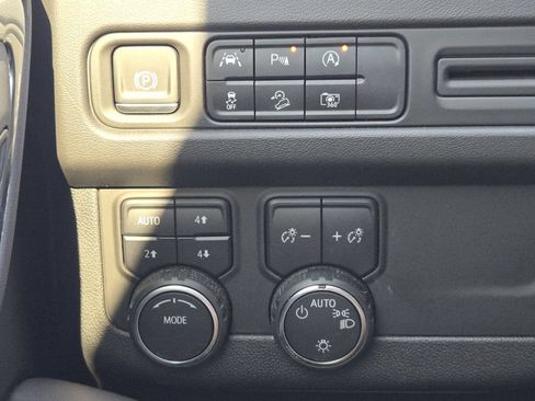 Used 2023 Chevrolet Tahoe Z71 w/ Luxury Package AWD/4WD image 23