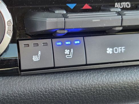 Used 2025 Toyota Tundra Limited image 21