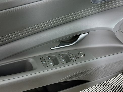 Used 2025 Hyundai Elantra SEL FWD image 15