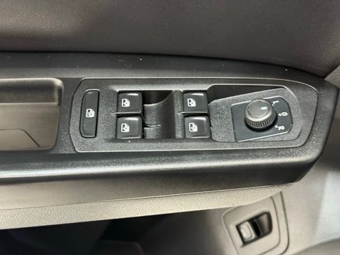 Used 2021 Volkswagen Atlas SE image 32