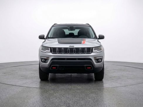 Used 2025 Jeep Compass Trailhawk AWD/4WD image 2