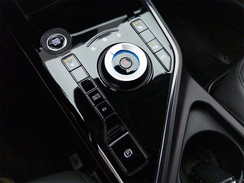Used 2023 Kia Niro EX image 17
