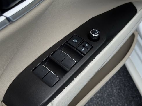 Used 2022 Toyota Camry XLE image 10