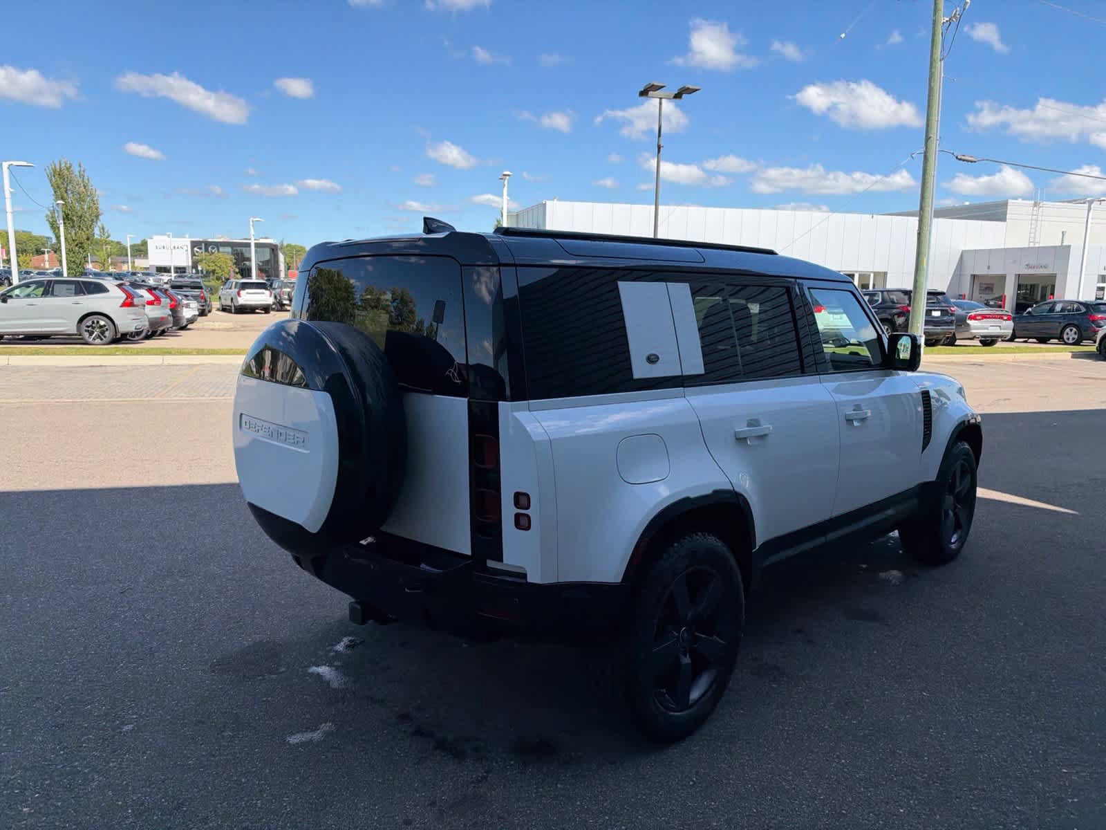 Used 2024 Land Rover Defender 110 X-Dynamic SE AWD/4WD image 5