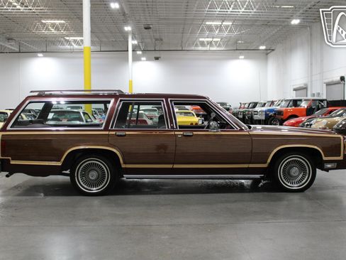 Used 1990 Ford LTD Country Squire image 36