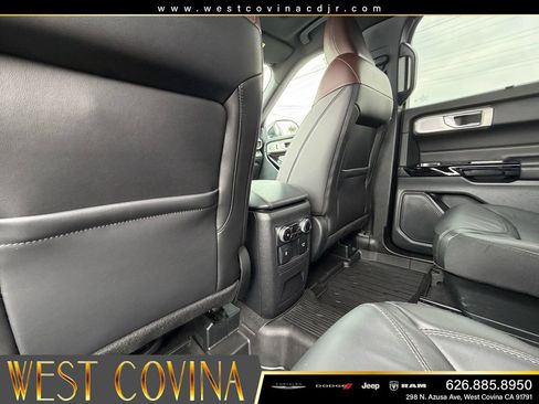 Used 2024 Ford Explorer Platinum w/ Technology Package AWD/4WD image 25
