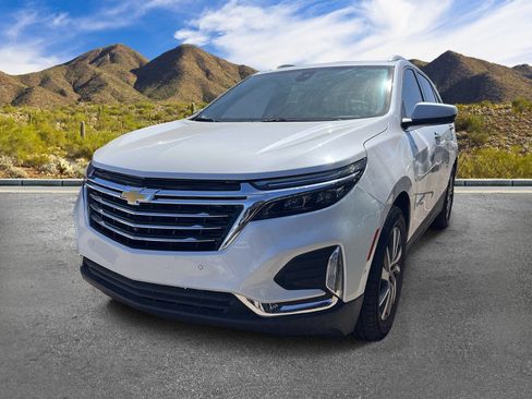 Used 2023 Chevrolet Equinox Premier FWD image 2