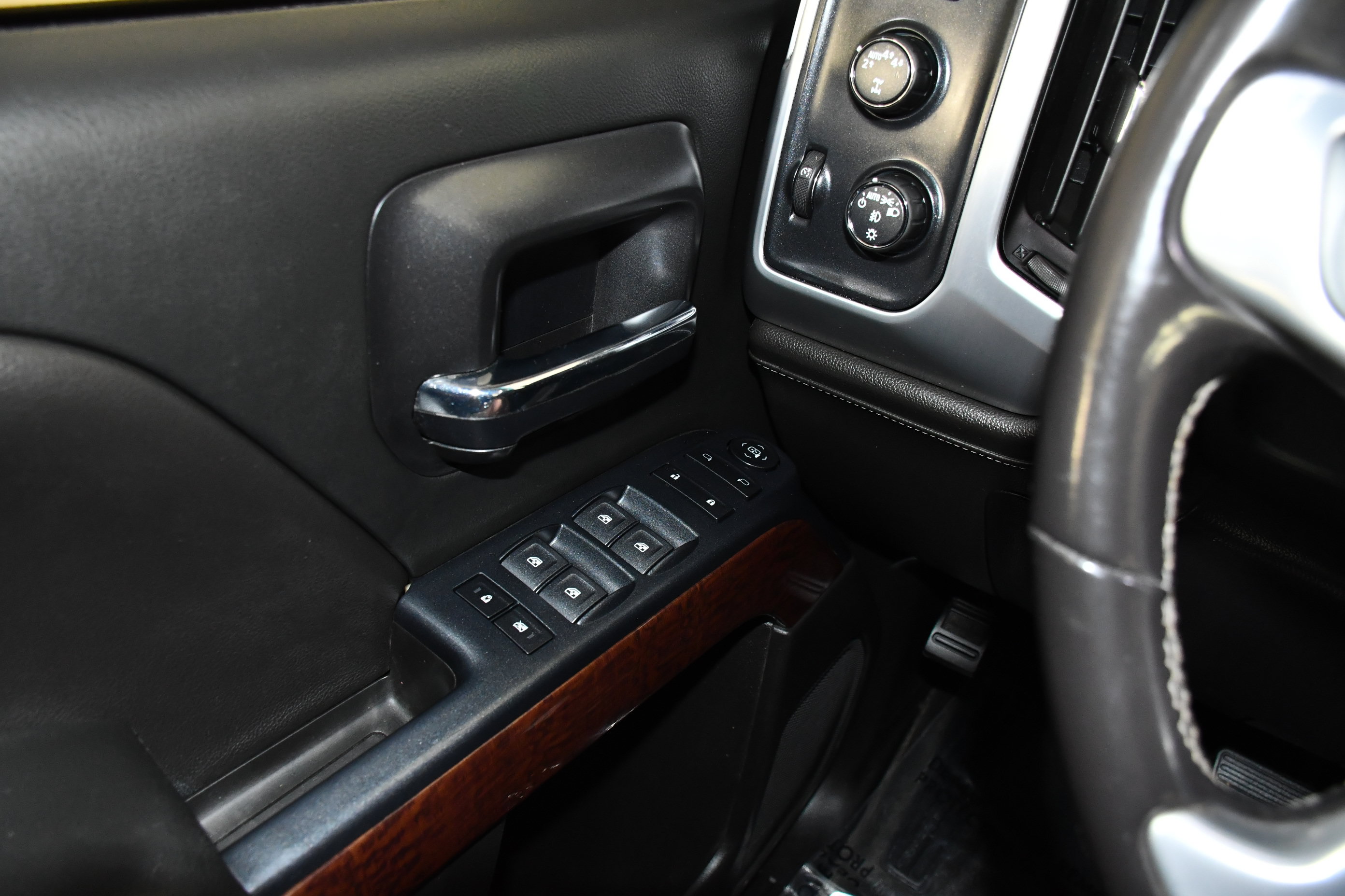 Used 2018 GMC Sierra 1500 SLE w/ SLE Value Package AWD/4WD image 30