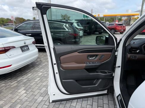 Used 2025 Honda Pilot Elite image 29