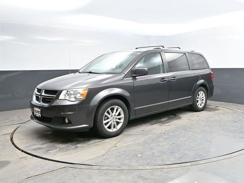 Used 2019 Dodge Grand Caravan SXT image 3