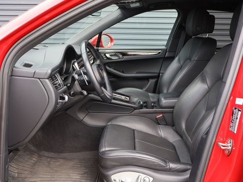 Used 2022 Porsche Macan AWD/4WD image 5