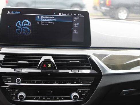 Used 2021 BMW 530e w/ Parking Assistance Package RWD image 14