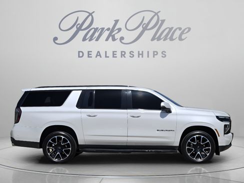 Used 2025 Chevrolet Suburban RST w/ Comfort Package RWD image 6