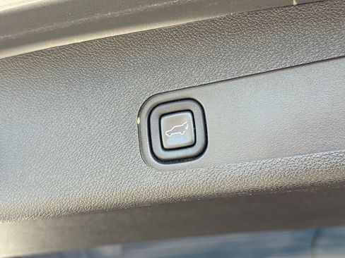 Used 2009 Chevrolet Suburban LTZ image 27