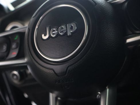 Used 2018 Jeep Wrangler Unlimited Sahara w/ Dual Top Group AWD/4WD image 21