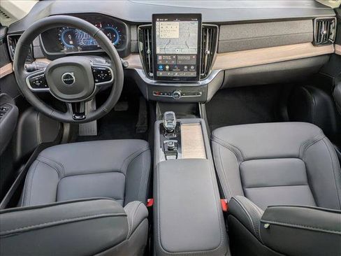 Certified 2025 Volvo XC90 B5 Plus w/ Protection Package Premier image 18