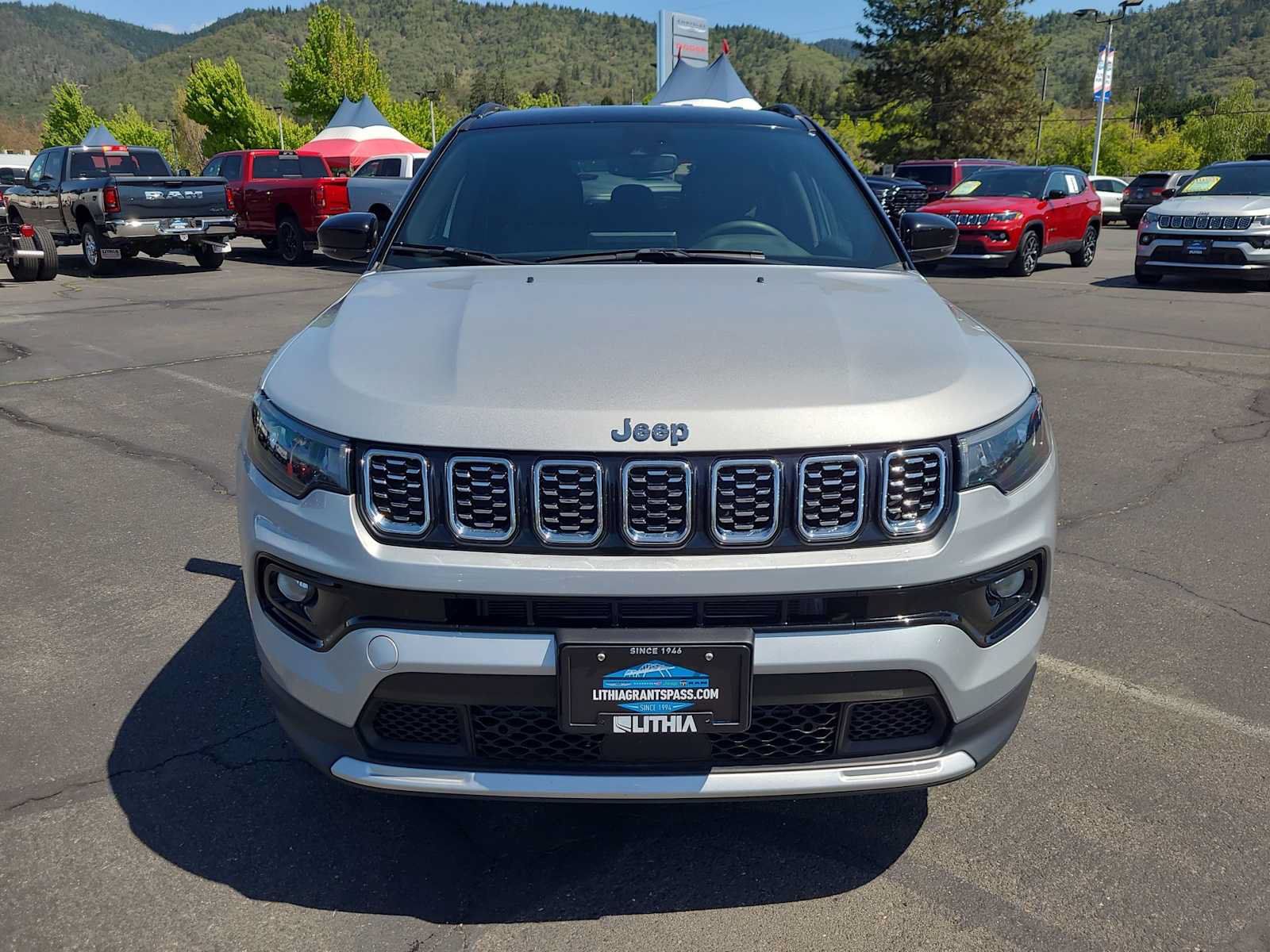 Used 2025 Jeep Compass Limited AWD/4WD image 14