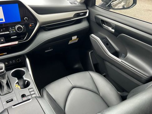 Certified 2025 Toyota Highlander XLE AWD/4WD image 19