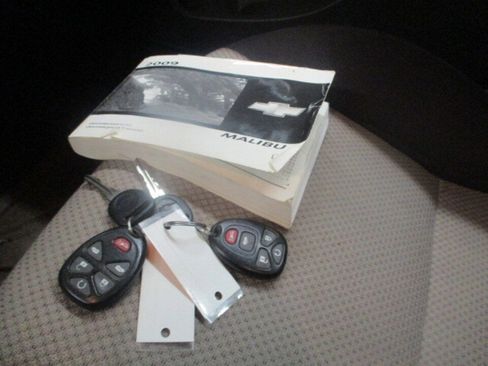 Used 2009 Chevrolet Malibu LT w/ Power Convenience Package image 32