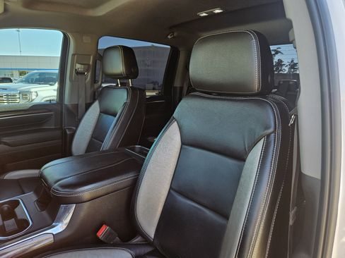 Used 2024 Chevrolet Silverado 3500 LT w/ Convenience Package image 14