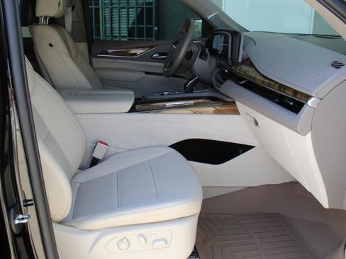 Used 2023 Cadillac Escalade ESV Sport Platinum AWD/4WD image 42