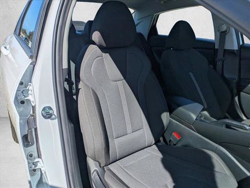 Used 2025 Hyundai Elantra SE FWD image 19