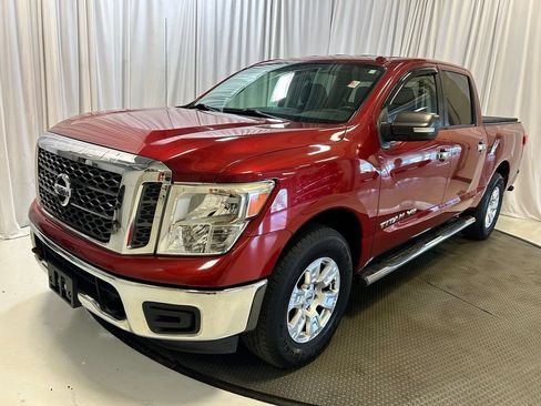 Used 2018 Nissan Titan SV AWD/4WD image 23