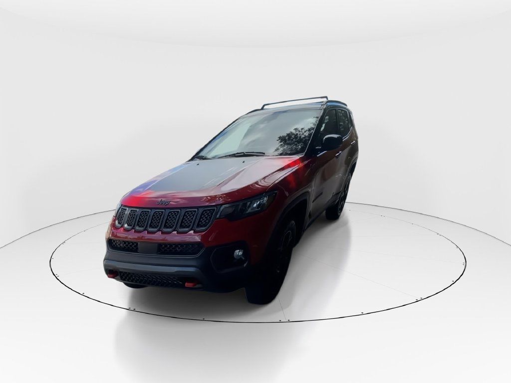 Used 2023 Jeep Compass Trailhawk w/ Sun and Sound Group AWD/4WD image 3