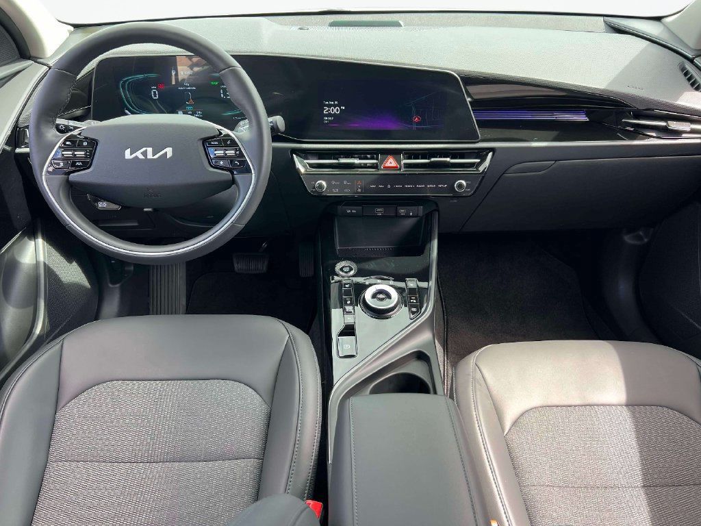 Used 2025 Kia Niro EX w/ EX Cold Weather Package FWD image 14