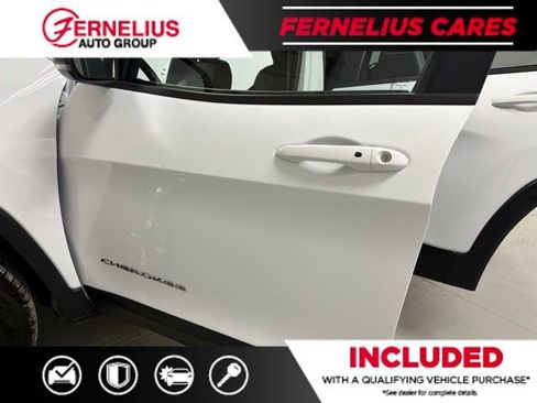 Used 2022 Jeep Cherokee Latitude Lux AWD/4WD image 12