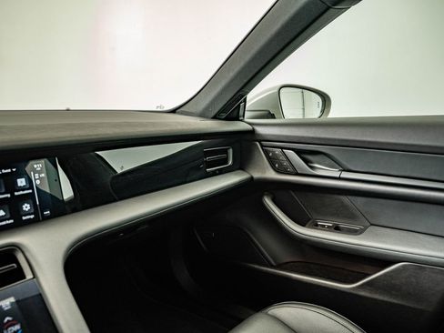 Certified 2022 Porsche Taycan image 35