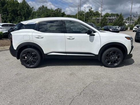 New 2026 Nissan Kicks SR w/ SR Premium Package FWD image 8