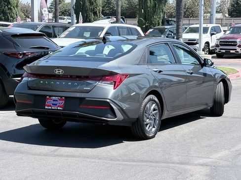 Used 2025 Hyundai Elantra Hybrid FWD image 5