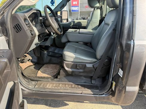 Used 2014 Ford F250 XL w/ Power Equipment Group AWD/4WD image 11