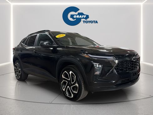 Used 2024 Chevrolet Trax RS w/ Sunroof Package FWD image 11