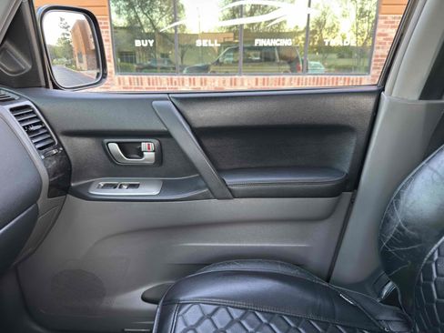 Used 2003 Mitsubishi Montero 20th Anniversary image 43