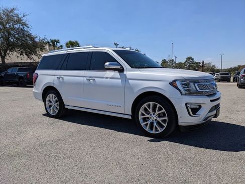 Used 2018 Ford Expedition Platinum image 2