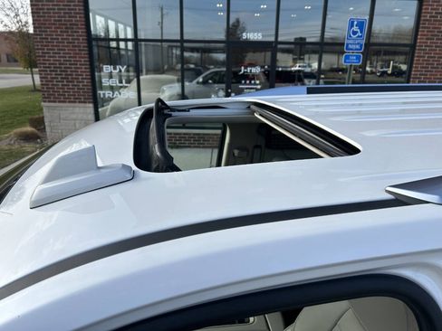 Used 2016 Cadillac Escalade ESV Luxury image 36