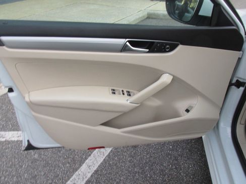 Used 2017 Volkswagen Passat 1.8T S image 26