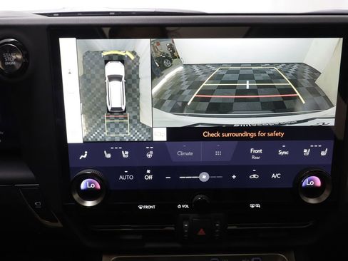 Used 2026 Lexus GX 550 w/ Accessory Package (2T) AWD/4WD image 11