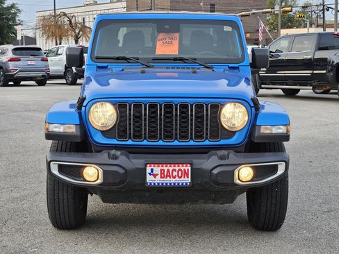 Used 2024 Jeep Gladiator Sport image 2