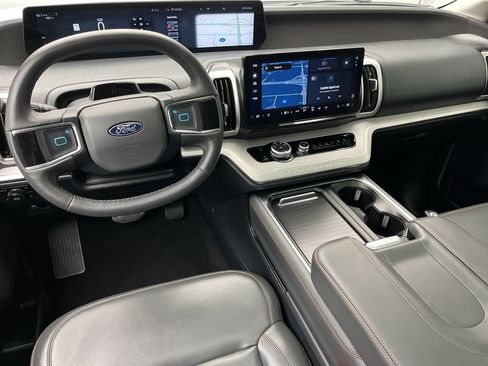 Certified 2025 Ford Expedition Active AWD/4WD image 17