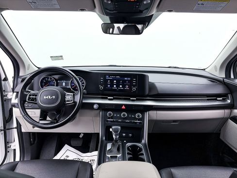 Used 2022 Kia Carnival LX image 28