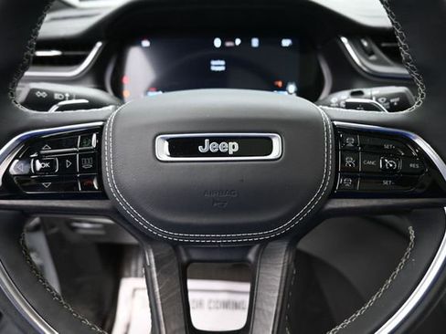 Used 2023 Jeep Grand Cherokee Overland w/ Luxury Tech Group IV AWD/4WD image 22