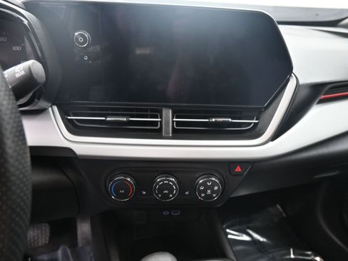 Certified 2024 Chevrolet Trax RS w/ Sunroof Package image 15