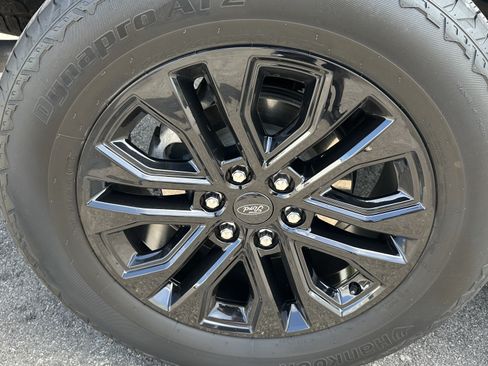 Used 2025 Ford F150 Lariat w/ Equipment Group 502A High AWD/4WD image 14