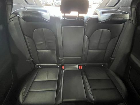 Used 2022 Volvo XC40 T5 Momentum image 25