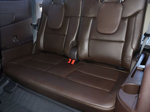 Used 2021 Ford Explorer King Ranch w/ Premium Technology Package image 15