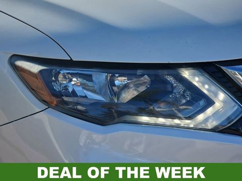 Used 2018 Nissan Rogue SV image 33